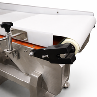 Détecteur de métaux automatique pour l'industrie agroalimentaire : Solution d'inspection à convoyeur haute sensibilité pour la viande congelée