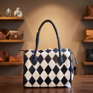 Sac à main en cuir de luxe noir et blanc à motif diamanté avec poignées tressées et fermeture éclair, sac de voyage décontracté pour femme - Product Image 4