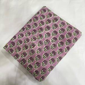 Tissu en coton imprimé à la main avec des fleurs roses et un motif de feuilles vertes |   Tissu imprimé ethnique indien traditionnel - Product Image 2