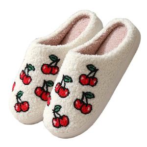 Chaussons d'hiver en coton pour femmes, motif cœur crème, fourrure douce, amorti thermique, utilisation intérieure/extérieure, populaires, chauds pour la chambre - Product Image 3