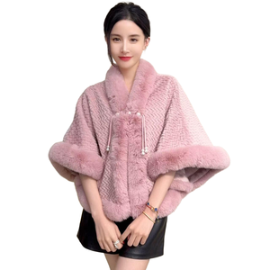 Manteau poncho élégant en fausse fourrure pour femme, décontracté, à manches chauve-souris, tricoté, avec fermeture boutonnée, coupe courte et ample, idéal pour le street style et les mariages - Product Image 4