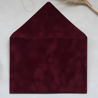 Ensemble d'enveloppes d'invitation de mariage A7 en velours microfibre luxueux avec monogramme en feuille d'or personnalisée et sceau de cire fait main