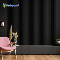 Panneau acoustique Seninpanel en placage de bois naturel moderne avec surface à lattes pour les murs intérieurs insonorisants des hôtels et des appartements