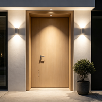 Porte contemporaine en WPC, finition lisse, faible émission, résistante au déformage et aux rayures, certifiée CE, idéale pour les salles de bain