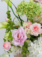 Weiches Pastellrosa-Grünes Künstliches Säulenblumen-Set, Blush-Rosen- und Calla-Lilien-Arrangement für Hochzeitsgang und Partyverleih