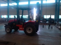 Chariot à palettes tout-terrain monté sur tracteur de marque chinoise TC4015, moteur diesel, capacité de charge de 1500 kg, pour usage commercial