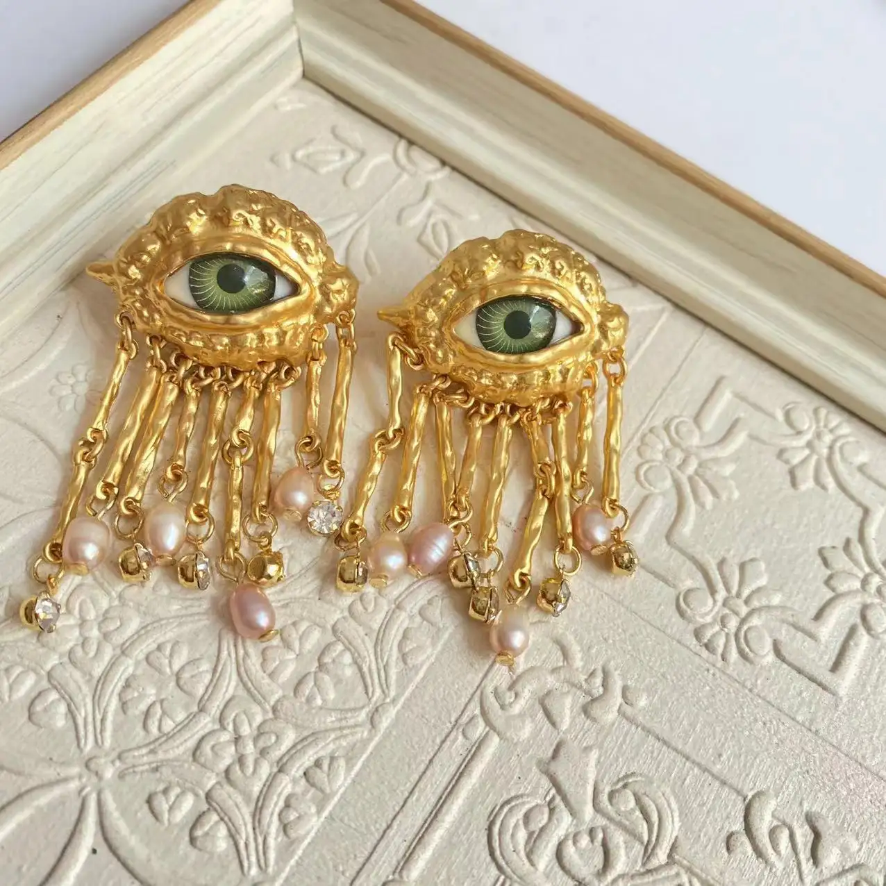 וינטאג 'אישיות זהב גדול עיניים משובצים אוזניים קליפים פנינים אבני חן מצופה זהב תכשיטים לנשים