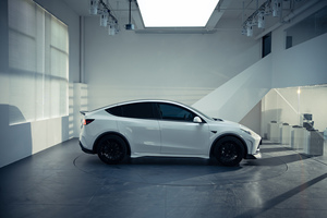 Para el Tesla Model Y, se actualiza el kit de carrocería con parachoques delanteros y traseros, faldones laterales, difusores delanteros y pasos de rueda. - Product Image 4