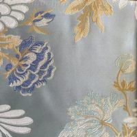 Tissu en soie jacquard brodé au toucher doux