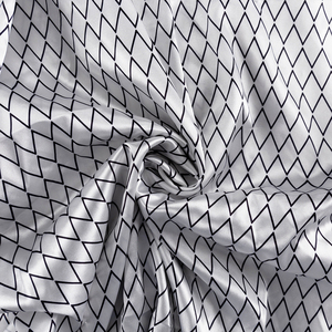 Stile alla moda <span class=keywords><strong>pantaloni</strong></span> larghi larghi stile Casual in raso bianco manica lunga autunno Set <span class=keywords><strong>pantaloni</strong></span> e <span class=keywords><strong>camicia</strong></span> da donna - Product Image 6