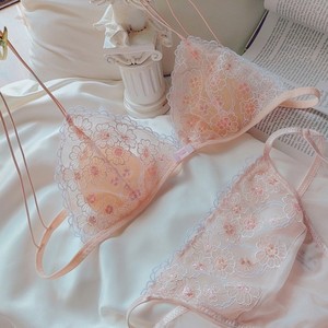 French-style sexy and alluring thin-strapped lace backless bra set for girls with small breasts. Wire-free, ultra-thin triangle - Product Image 4