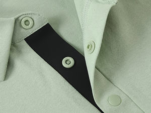 เสื้อโปโลผู้ชายแบบกำหนดเอง 100% โพลีเอสเตอร์ สำหรับกิจกรรมกลางแจ้ง แห้งเร็ว ระบายอากาศดี เสื้อยืดเรียบง่าย แขนสั้น สะท้อนแสง - Product Image 4