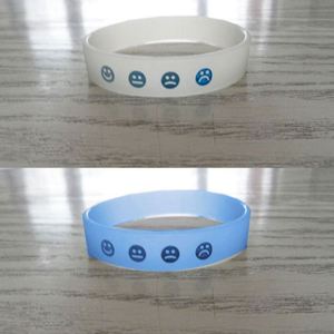 Pulsera Deportiva de Silicona Personalizada, Económica, Sensible a los Rayos UV, con Cambio de Color y Logotipo Personalizable - Product Image 2