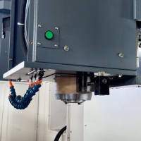 Centro de mecanizado CNC de pórtico de alta precisión con estructura de doble columna Mesa grande y ATC para fresado de piezas de servicio pesado