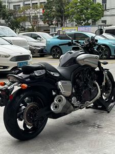 Motocicleta Deportiva Yamaha <span class=keywords><strong>VMAX</strong></span> <span class=keywords><strong>1700</strong></span> Usada, Modelo Nuevo, 1679cc, Gasolina, Estilo Naked, V4 Muscle - Product Image 2