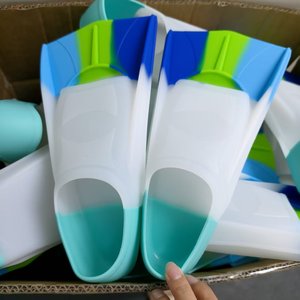 Adult Training Swim Flipper Wholesale New Custom Logo Kids Surfing Short Fins Professional Full Foot Silicone Swimming Fins - Product Image 2