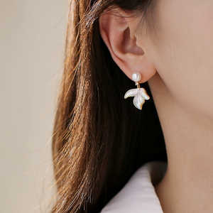 Pendientes de Perlas Naturales WENCHI 1612, Plata S925, Diseño Elegante y Sofisticado - Product Image 5