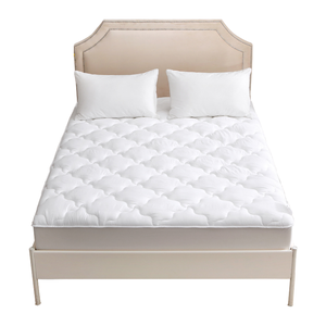 Protège-matelas d'hôtel avec tissu matelassé doux et design ajusté confortable - Product Image 1
