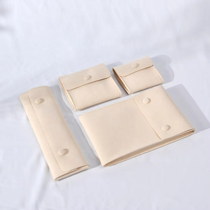 Pochette à bijoux en microfibre de luxe personnalisée, écologique et élégante, couleur et taille sur mesure pour ranger colliers, bagues et boucles d'oreilles - Product Image 6