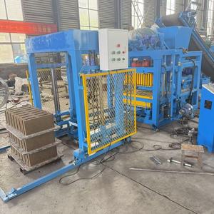 Machine de fabrication de briques en béton entièrement automatique QT4-25/28 pour blocs creux interverrouillés de 4, 5, 6, 8, 9 pouces - Product Image 5