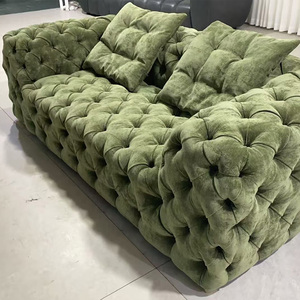 Ghế <span class=keywords><strong>sofa</strong></span> tình nhân màu xanh lá cây nhám, chất liệu da lộn, được thiết kế riêng cho phòng khách, kèm gối. - Product Image 2