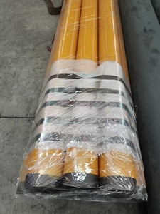 Tuyau en acier finement revêtu de plastique à l'extérieur avec une structure robuste pour les barrières de sécurité et les travaux de construction - Product Image 4