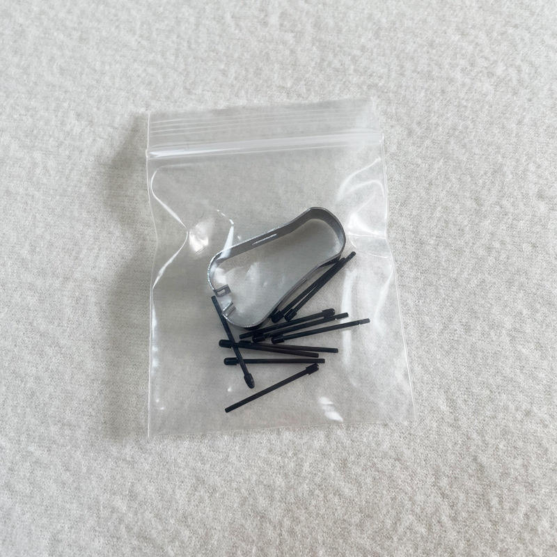 20 puntas de lápiz negro + 1 clip