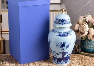 Grand vase de sol en porcelaine, peint à la main, avec couvercle en céramique émaillée rouge, haut de gamme, moderne, écologique, motif Cheval de guerre, pour anniversaire - Product Image 3