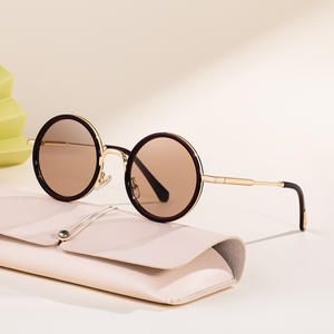 Nuevas Gafas de Sol Redondas Unisex UV400 Antideslumbrantes con Marco de PC y Lentes Negros con Estuche para Protección Solar al Aire Libre - Product Image 1