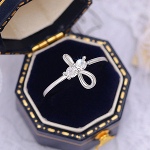 Anello Minimalista con Fiocco e Zirconi per Donne, Gioiello da Dito Classico per Uso Quotidiano - Product Image 6