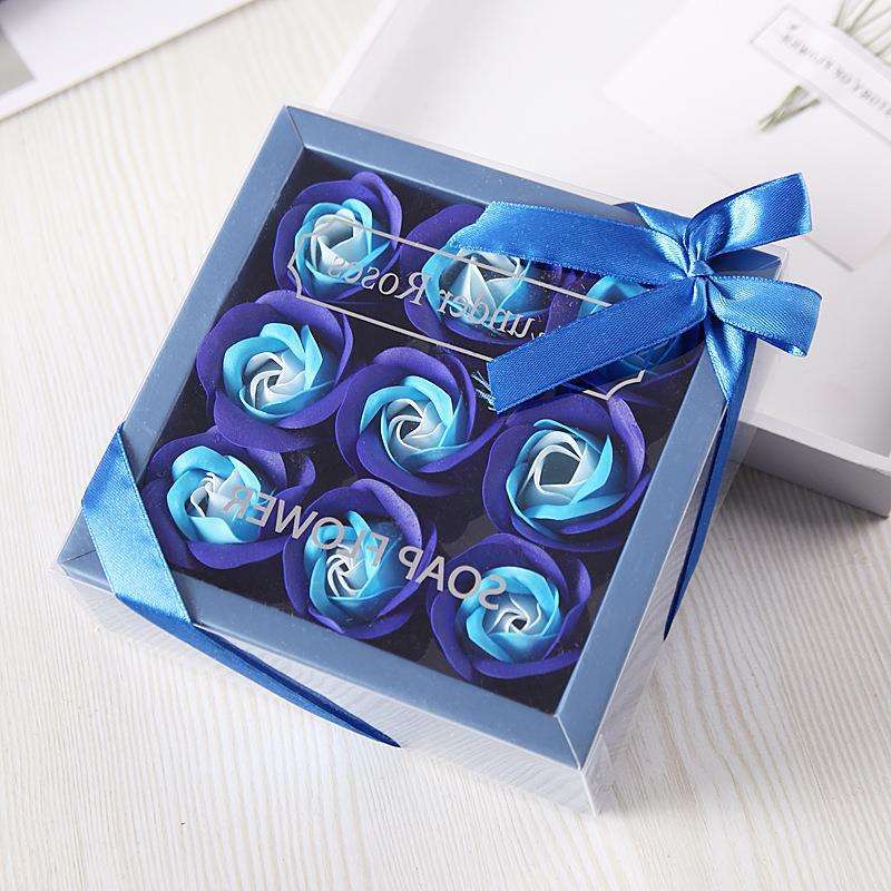 ดอกไม้ 9 ดอกในกล่องสี่เหลี่ยมพร้อมหัวใจสีน้ำเงิน