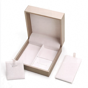 Boîte à bijoux rectangulaire de luxe en cuir PU avec logo personnalisé du fabricant, pour pendentifs, bagues et boucles d'oreilles, avec pochette de transport - Product Image 3