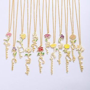 Collier personnalisé avec plaque nominative et fleur de naissance, finition goutte d'huile, fabrication sur mesure R.GEM. Chaîne à maillons tendance avec pendentif floral délicat en écriture cursive pour femmes - Product Image 1