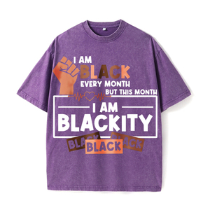 <span class=keywords><strong>T</strong></span>-shirt Nera '<span class=keywords><strong>I</strong></span> <span class=keywords><strong>Am</strong></span> Black Every Month' con Design di Pugno e Cuore per Uso Casual - Product Image 4