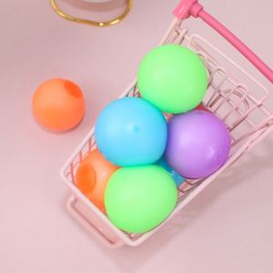 Mini Balle Créative Lumineuse de 4 cm Remplie de Farine, Jouet Squishy en TPR, Anti-stress Rebondissant, Cadeau pour Enfants et Adultes, Stimulateur d'Humeur pour Journées Chargées - Product Image 4