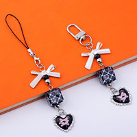 Breloque de téléphone Y2K Gothique Cœur Nœud Papillon, Esthétique Vintage Harajuku Coquette, Pendentif de sac noir, Porte-clés en métal avec fermoir mousqueton