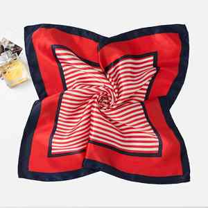 Foulard carré personnalisé pour femme grande taille 90x90cm en satin de soie pure, imprimé numérique, pour cheveux, Ethicon Soie, en coton, rayonne et polyester - Product Image 2