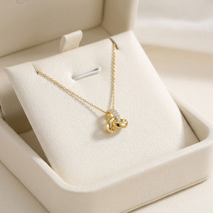 Grossiste de bijoux fins de Hong Kong, nouvelle collection de pendentifs en or massif 18 carats avec diamants naturels, série nœuds entrelacés, cadeau pour femme. - Product Image 5