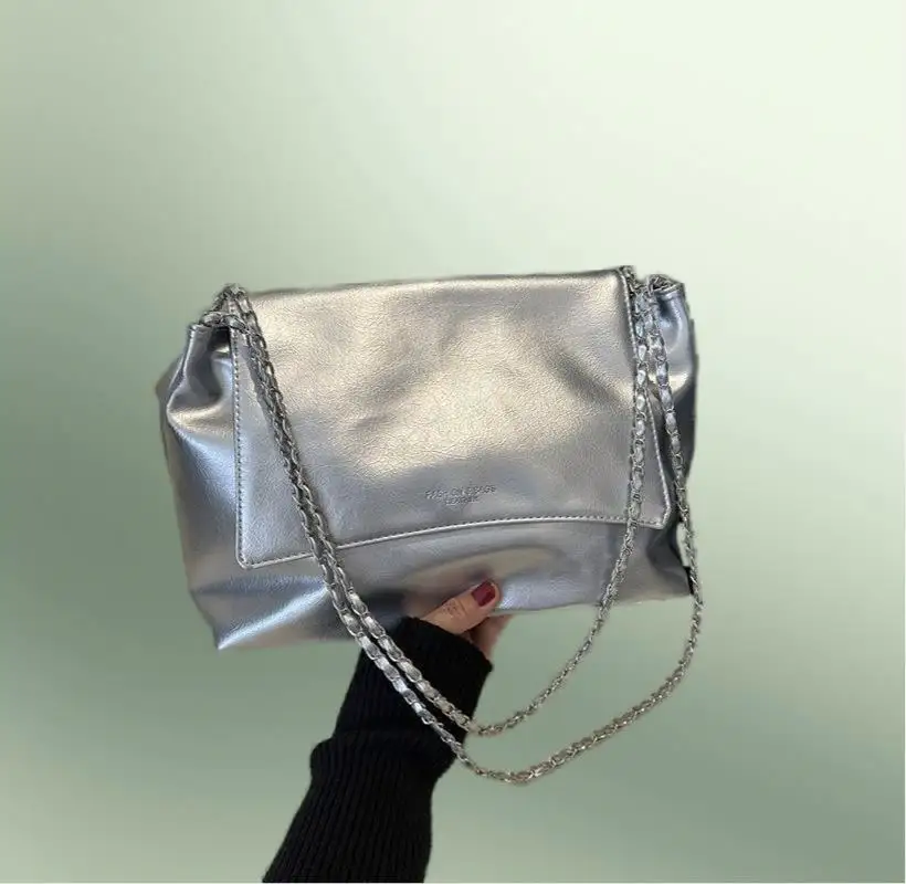 Bolsa de ombro feminina casual com corrente, sacola de mão portátil de design luxuoso para mulheres, novidade de ombro de alta qualidade
