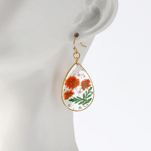 Anting-anting Juntai tetesan air bunga Resin berlapis emas mode baja tahan karat anting-anting kait bunga kering bentuk tetesan air mata - Product Image 4