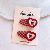2 pinces à cheveux rouges vintage faites à la main en forme de fraise au crochet pour filles, tout-petits et bébés, accessoires de coiffure, bijoux