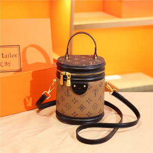 <span class=keywords><strong>Sac</strong></span> seau cylindrique en PU pour femme, modèle 2026, élégant et sophistiqué, à porter en bandoulière ou à la main, avec fermeture éclair, pour le commerce international. - Product Image 1