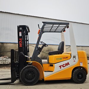 Good Condition Used TCM FD30 3Ton Diesel Forklift Truck with Hydraulic Low Fuel Consumption High Efficiency - Product Image 2