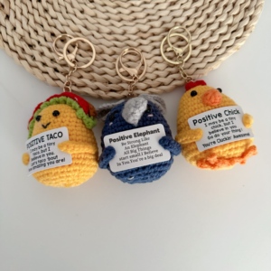 Xiximi positivo per le patate da abbraccio tascabile Mini fatto a mano in peluche in lana lavorata a maglia con divertente <span class=keywords><strong>portachiavi</strong></span> con ciondolo a forma di bambola - Product Image 3