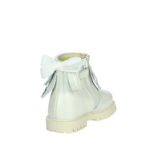Botas Bajas para Niña Balducci, Color Marfil, con Flecos, Detalle de Mariposa y Lazo Blanco - Product Image 3