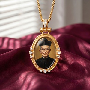 Collar con Colgante Hecho a Mano de Beato Mariano de Jesús Euse Hoyos, Amuleto Católico Colombiano de Padre Mariano para Confirmación, Regalo - Product Image 1