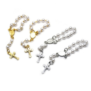 Bracelet miniature en perles imitation 5 mm, design croix, pour enfants - Product Image 5
