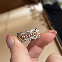 2026 Ensemble de bagues d'index style Palais Rétro Français, en dentelle ajourée, orné de rubis et de strass, motif floral, luxe léger et vintage