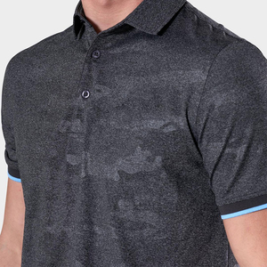 T-shirt polo de golf gris à motif de vêtements de golf et imprimé camouflage personnalisé pour hommes - Product Image 5