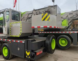 פתרון יעיל לכל סוגי השטח, מנוף זחלי קומפקטי <span class=keywords><strong>30</strong></span> טון עם זרוע טלסקופית 42 מטר דגם ZTC300V532 לעבודה במקומות צרים - Product Image 6